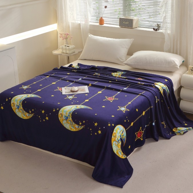 Patura Pufoasa CoCoLiNo (Fleece)  200x230cm  240gr/mp  Bleumarin  Luna si Stele - Răsfățul Perfect pentru Serile Racoroase