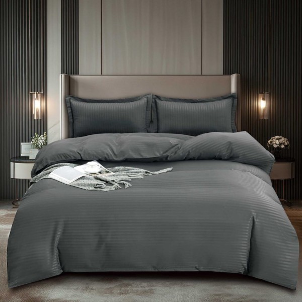 Lenjerie HoReCa, pat dublu, Damasc Finetat Deluxe cu Elastic, 4 piese, Pucioasa, Gri inchis [1]