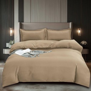 Lenjerie HoReCa, pat dublu, Damasc Finetat Deluxe cu Elastic, 4 piese, Pucioasa, Bej Lenjerie HoReCa, pat dublu, Damasc Finetat Deluxe cu Elastic, 4 piese, Pucioasa, Bej