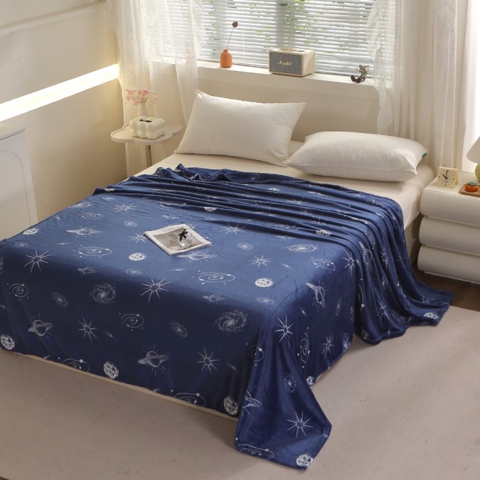 Patura Pufoasa CoCoLiNo (Fleece)  200x230cm  240gr/m  Albastru  Planete - Răsfățul Perfect pentru Serile Racoroase