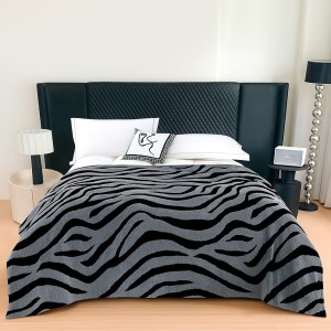 Pătură din Blanita Cocolino Groasa, 200x230 cm, Zebra, Gri Inchis Pătură din Blanita Cocolino Groasa, 200x230 cm, Zebra, Gri Inchis