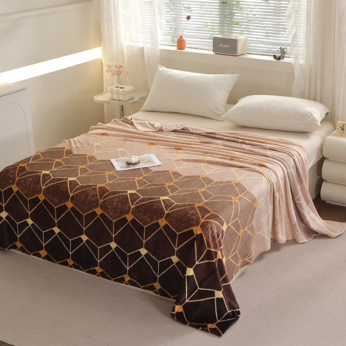 Patura Pufoasa CoCoLiNo (Fleece)  200x230cm  240gr/mp  Maro  Forme Geometrice - Răsfățul Perfect pentru Serile Racoroase