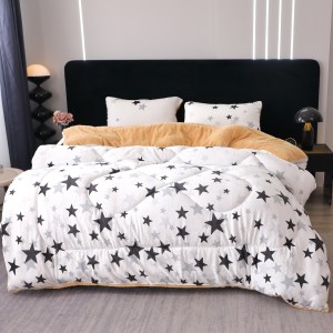 Pilota Cocolino cu blanita 200x230cm si 2 fete de perna 50x70cm, Alb, Negru, Stelute  Pilota Cocolino cu blanita 200x230cm si 2 fete de perna 50x70cm, Alb, Negru, Stelute