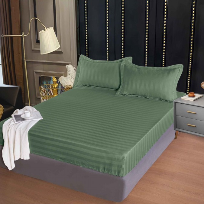 Cearșaf cu Elastic 160x200 cm – Damasc Finetat  70% Bumbac  2 Fețe de Pernă 55x80 cm  Verde Olive – Confort Premium și Fixare Perfectă