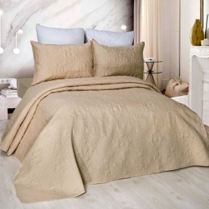 Cuvertura matlasata ultralux, bej, pentru pat dublu 220x240cm si 2 fete de perne 50x70 Cuvertura matlasata ultralux, bej, pentru pat dublu 220x240cm si 2 fete de perne 50x70
