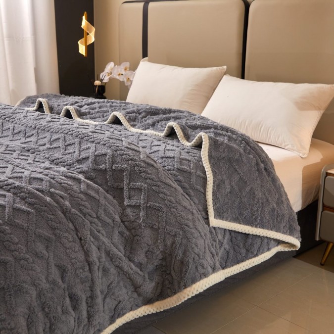 Pătură Premium, 200x230cm, CoCoLiNo, Grofată, cu Model 3D Tip Tricotaj și Bordură din Blăniță Contrastantă – Eleganță și Căldură Absolută, Gri