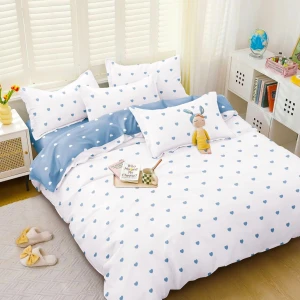 Lenjerie pat dublu cu Elastic (160x200cm si 180x200cm), bumbac satinat, alb, bleu, inimioare Lenjerie pat dublu cu Elastic (160x200cm si 180x200cm), bumbac satinat, alb, bleu, inimioare