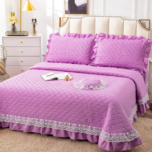 Cuvertura Matlasata, Pat Dublu, Bumbac Finet, 230x250cm, 4 piese, cu Volanase si Dantela Chantilly Alba, Lila [1]