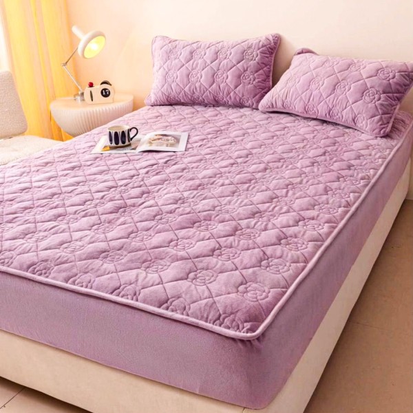 Husã Matlasatã tip Topper din Catifea Brodata, 160x200cm + 2 fete de perna 50x70cm, Flower Embroidery, Lila [1]