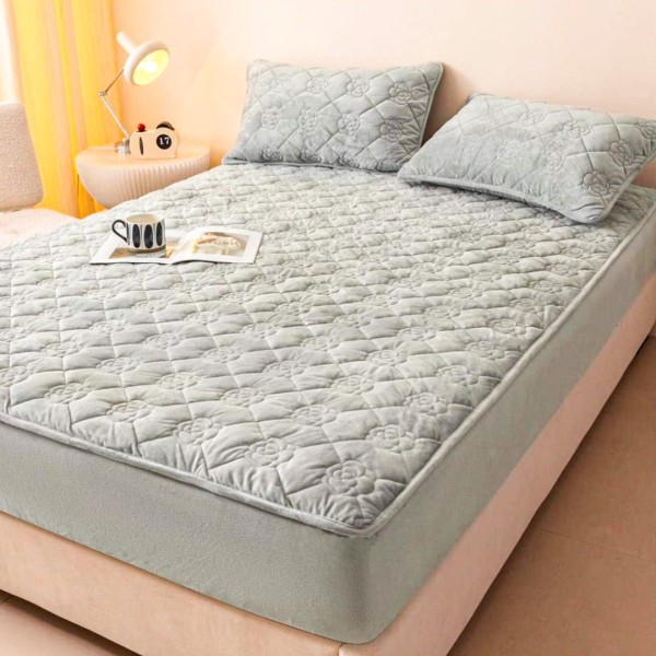 Husã Matlasatã tip Topper din Catifea Brodata, 140x200cm + 2 fete de perna 50x70cm, Flower Embroidery, Gri deschis [1]