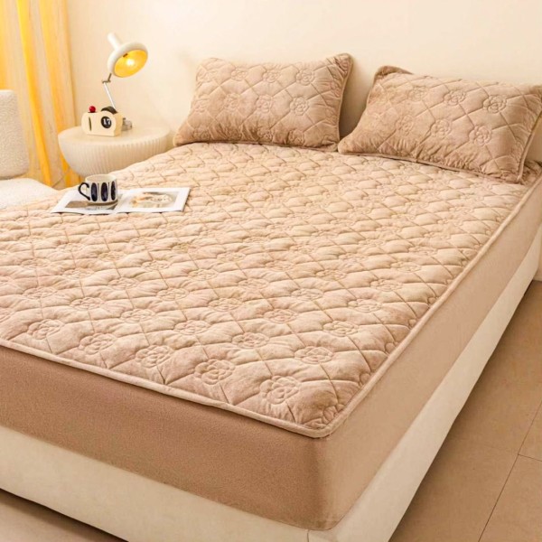 Husã Matlasatã tip Topper din Catifea Brodata, 160x200cm + 2 fete de perna 50x70cm, Flower Embroidery, Bej [1]