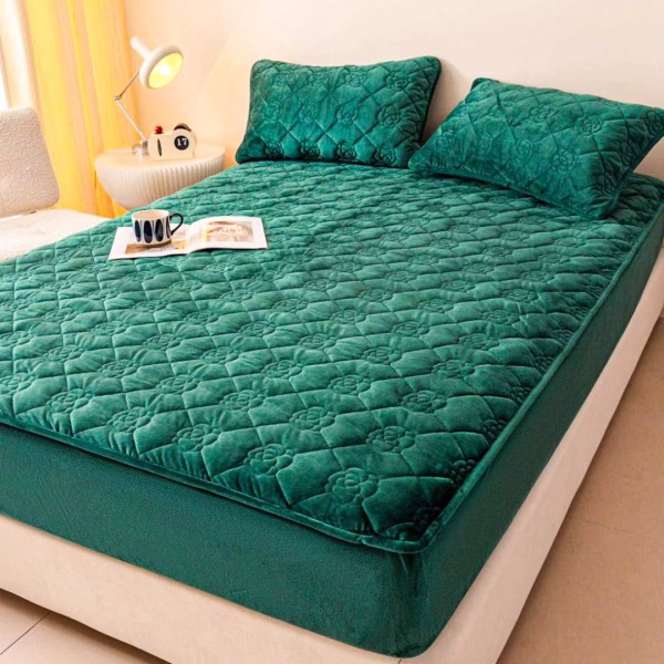 Husã Matlasatã tip Topper din Catifea Brodata, 180x200cm + 2 fete de perna 50x70cm, Flower Embroidery, Verde Smarald [1]