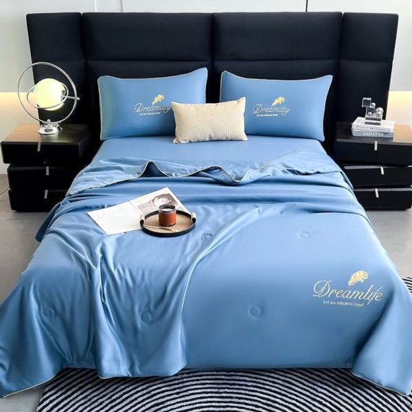 Set Luxury cu PILOTA de VARA (140x200cm, 160x200cm, 180x200cm), Atingere de Gheata, MATASE SATINATA, 4 piese, Albastru deschis [1]