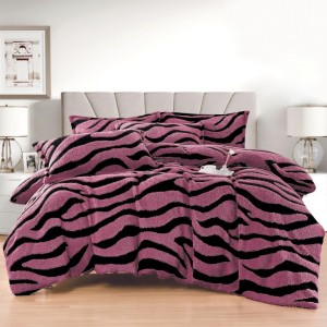 Lenjerie pat dublu, Super Pufoasa COCOLINO Sherpa, cu ELASTIC, 4 piese, Roz inchis, Zebra Print Lenjerie pat dublu, Super Pufoasa COCOLINO Sherpa, cu ELASTIC, 4 piese, Roz inchis, Zebra Print
