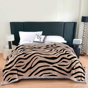 Pătură Cocolino Groasa cu Blăniță Sherpa, 200x230 cm, Zebra, Bej deschis   Pătură Cocolino Groasa cu Blăniță Sherpa, 200x230 cm, Zebra, Bej deschis