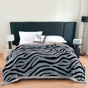 Pătură Cocolino Groasa cu Blăniță Sherpa, 200x230 cm, Zebra, Gri Albastrui   Pătură Cocolino Groasa cu Blăniță Sherpa, 200x230 cm, Zebra, Gri Albastrui