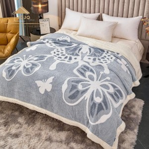 Patura CoCoLiNo cu blanita, 200x230cm, Jojo Home, Gri deschis, Alb, Fluture Patura CoCoLiNo cu blanita, 200x230cm, Jojo Home, Gri deschis, Alb, Fluture