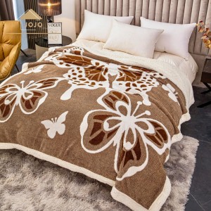 Patura CoCoLiNo cu blanita, 200x230cm, Jojo Home, Maro, Alb, Fluture Patura CoCoLiNo cu blanita, 200x230cm, Jojo Home, Maro, Alb, Fluture