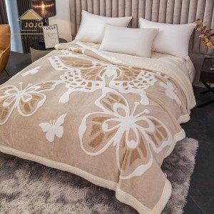 Patura CoCoLiNo cu blanita, 200x230cm, Jojo Home, Bej, Alb, Fluture Patura CoCoLiNo cu blanita, 200x230cm, Jojo Home, Bej, Alb, Fluture