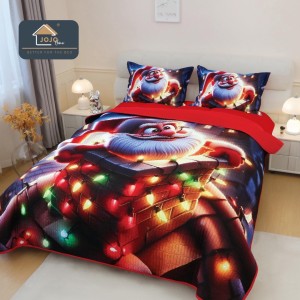 Cuvertura Matlasată, Bumbac Finet, cu Imprimeu 5D, 220x240cm + 2 fete de perna 50x70cm, Bleumarin, Roșu, Moș Crăciun pe Horn Cuvertura Matlasată, Bumbac Finet, cu Imprimeu 5D, 220x240cm + 2 fete de perna 50x70cm, Bleumarin, Roșu, Moș Crăciun pe Horn