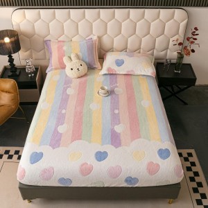 Cearsaf CoCoLiNo, JoJo Home, cu Elastic, 180x200x25cm, 2 fete de perne, 50x70cm, Alb, Multicolor, Dungi, Inimioare Cearsaf CoCoLiNo, JoJo Home, cu Elastic, 180x200x25cm, 2 fete de perne, 50x70cm, Alb, Multicolor, Dungi, Inimioare