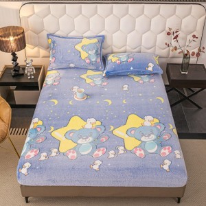 Cearsaf CoCoLiNo, JoJo Home, cu Elastic, 180x200x25cm, 2 fete de perne, 50x70cm, Albastru, Stelute si Ursuleti