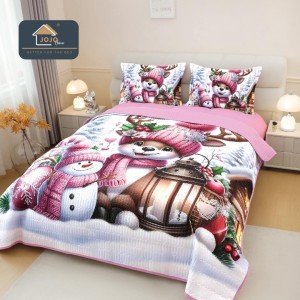 Cuvertura Matlasată, Bumbac Finet, cu Imprimeu 5D, 220x240cm + 2 fete de perna 50x70cm, Roz, Ren si Om de Zapada
