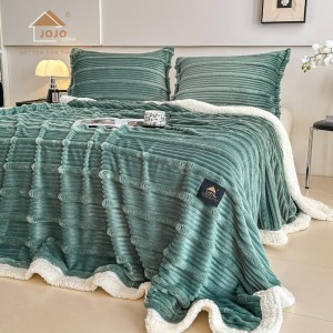 Patura CoCoLiNo cu blanita Sherpa, 200x230cm, cu Fermoar, cu 2 fete de perna 50x70cm, Jojo Home, Dungi, Verde deschis Patura CoCoLiNo cu blanita Sherpa, 200x230cm, cu Fermoar, cu 2 fete de perna 50x70cm, Jojo Home, Dungi, Verde deschis