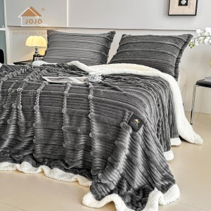 Patura CoCoLiNo cu blanita Sherpa, 200x230cm, cu Fermoar, cu 2 fete de perna 50x70cm, Jojo Home, Dungi, Gri inchis Patura CoCoLiNo cu blanita Sherpa, 200x230cm, cu Fermoar, cu 2 fete de perna 50x70cm, Jojo Home, Dungi, Gri inchis