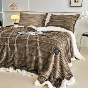 Patura CoCoLiNo cu blanita Sherpa, 200x230cm, cu Fermoar, cu 2 fete de perna 50x70cm, Jojo Home, Dungi, Maro Patura CoCoLiNo cu blanita Sherpa, 200x230cm, cu Fermoar, cu 2 fete de perna 50x70cm, Jojo Home, Dungi, Maro