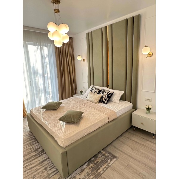 Pat tapițat modern cu accesorii aurii, verde deschis - model APOLLO [1]