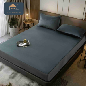 Cearsaf cu elastic, Catifea, 160/180x200cm, 2 fete de perne 50x70cm, Jojo Home, Gri inchis Cearsaf cu elastic, Catifea, 160/180x200cm, 2 fete de perne 50x70cm, Jojo Home, Gri inchis