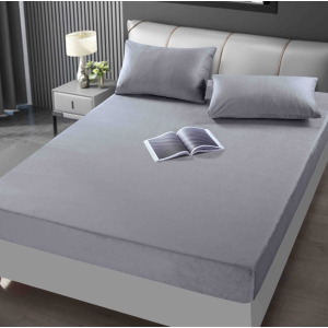 Cearsaf cu elastic, Catifea, 160/180x200cm, 2 fete de perne 50x70cm, Jojo Home, Gri deschis Cearsaf cu elastic, Catifea, 160/180x200cm, 2 fete de perne 50x70cm, Jojo Home, Gri deschis