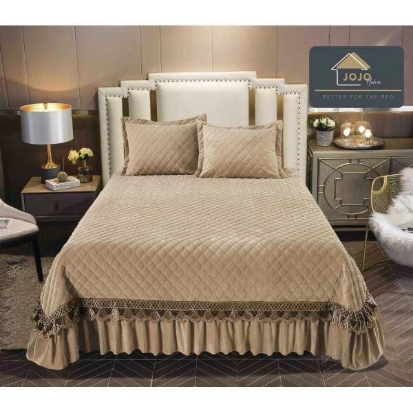 Cuvertura pat dublu, 3 piese, Catifea Matlasata cu Broderie Aurie, 250x270cm, Jojo Home, Bej [1]