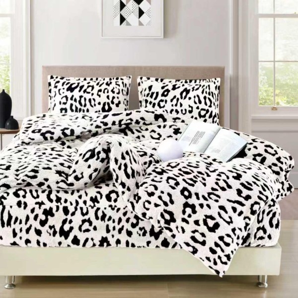 Lenjerie pat dublu, Super Pufoasa COCOLINO Sherpa, cu ELASTIC, 4 piese, Alb, Leopard Print [1]