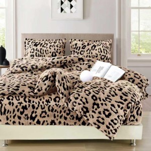 Lenjerie pat dublu, din Blanita Cocolino Sherpa, cu ELASTIC, 4 piese, Bej, Leopard Print