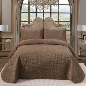 Cuvertura pat dublu, 3 piese, Catifea Luxury Matlasata, 230x240cm, Maro Cuvertura pat dublu, 3 piese, Catifea Luxury Matlasata, 230x240cm, Maro