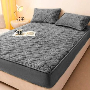 Husã matlasatã tip topper din catifea, 160x200cm + 2 fete de perna 50x70cm, gri inchis Husã matlasatã tip topper din catifea, 160x200cm + 2 fete de perna 50x70cm, gri inchis