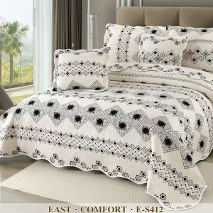 Cuvertura matlasata 230x250cm si 4 fete de perna, Bumbac, Crem, elegant