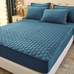 Husã matlasatã tip topper din catifea, 180x200cm + 2 fete de perna 50x70cm, albastru Husã matlasatã tip topper din catifea, 180x200cm + 2 fete de perna 50x70cm, albastru