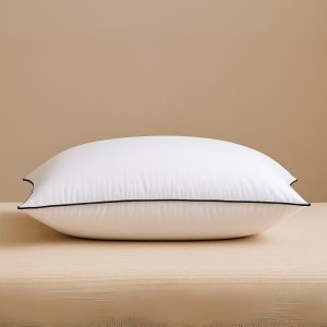 Perna premium, dreptungiulara 50x70cm, cu puf de gâscă Perna premium, dreptungiulara 50x70cm, cu puf de gâscă