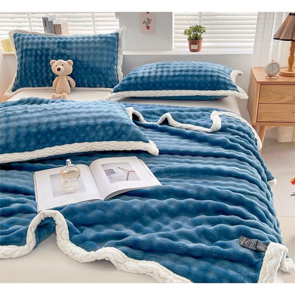 Patura Premium, Blanita Artificiala Fina, 200x230cm + 2 Fete de Perna 52x78cm, cu Bordura din Blanita Contrastanta – Confort si Eleganta în Fiecare Detaliu, Albastru [1]
