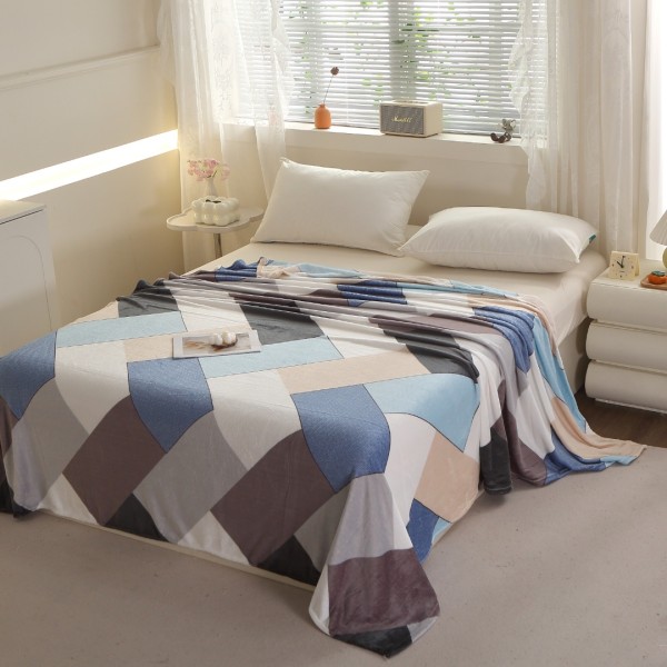 Patura Pufoasa CoCoLiNo (Fleece), 200x230cm, 240gr/mp, Gri, Albastru, Bej, Forme Geometrice - Răsfățul Perfect pentru Serile Racoroase [1]