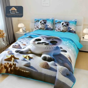 Cuvertura Matlasată, Bumbac Finet, cu Imprimeu 5D, 220x240cm + 2 fete de perna 50x70cm, Bleu, Gri, Foca Cuvertura Matlasată, Bumbac Finet, cu Imprimeu 5D, 220x240cm + 2 fete de perna 50x70cm, Bleu, Gri, Foca