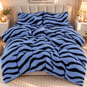 Lenjerie pat dublu, din Blanita COCOLINO Sherpa, cu ELASTIC, 4 piese, Albastru, Zebra Print Lenjerie pat dublu, din Blanita COCOLINO Sherpa, cu ELASTIC, 4 piese, Albastru, Zebra Print