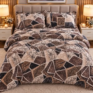Lenjerie pat dublu, Super Pufoasa COCOLINO,cu ELASTIC, 4 piese, Bej-Maro, model clasic Lenjerie pat dublu, Super Pufoasa COCOLINO,cu ELASTIC, 4 piese, Bej-Maro, model clasic