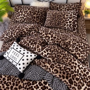 Lenjerie pat dublu, Super Pufoasa COCOLINO,cu ELASTIC, 4 piese, Bej-Maro, animal print
