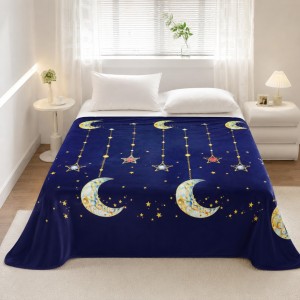 Patura Pufoasa CoCoLiNo (Fleece), 200x230cm, 240gr/mp, Bleumarin, Luna si Stele - Răsfățul Perfect pentru Serile Racoroase