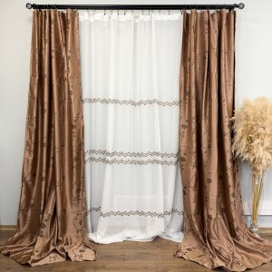 Set 2 Draperii Jacquard, Crengute cu Flori, 150cm latime x 270cm înălțime, Maro deschis + Perdea 400cm latime x 270cm inaltime, tip in cu broderie maro Set 2 Draperii Jacquard, Crengute cu Flori, 150cm latime x 270cm înălțime, Maro deschis + Perdea 400cm latime x 270cm inaltime, tip in cu broderie maro