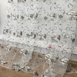 Perdea Bujori Gri din matase imprimata, Alba, 400cm latime x 270cm inaltime cu rejansa pt sina Perdea Bujori Gri din matase imprimata, Alba, 400cm latime x 270cm inaltime cu rejansa pt sina